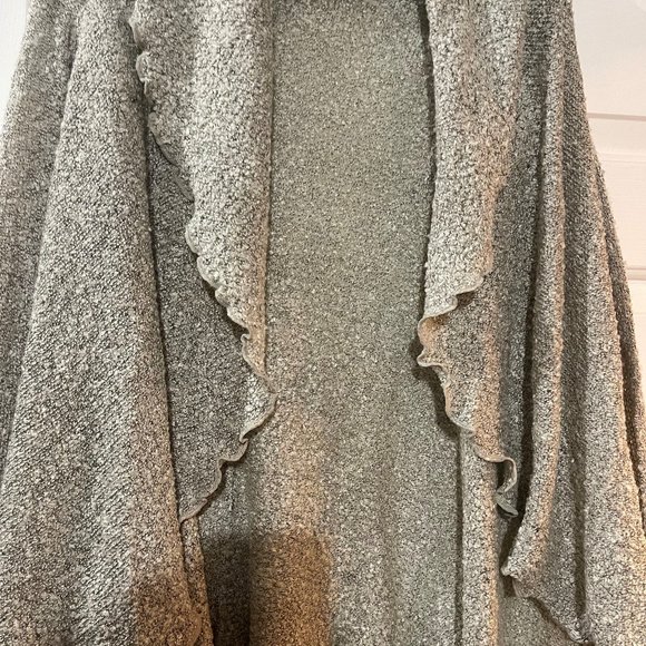 Woman's sweater - Picture 1 of 4